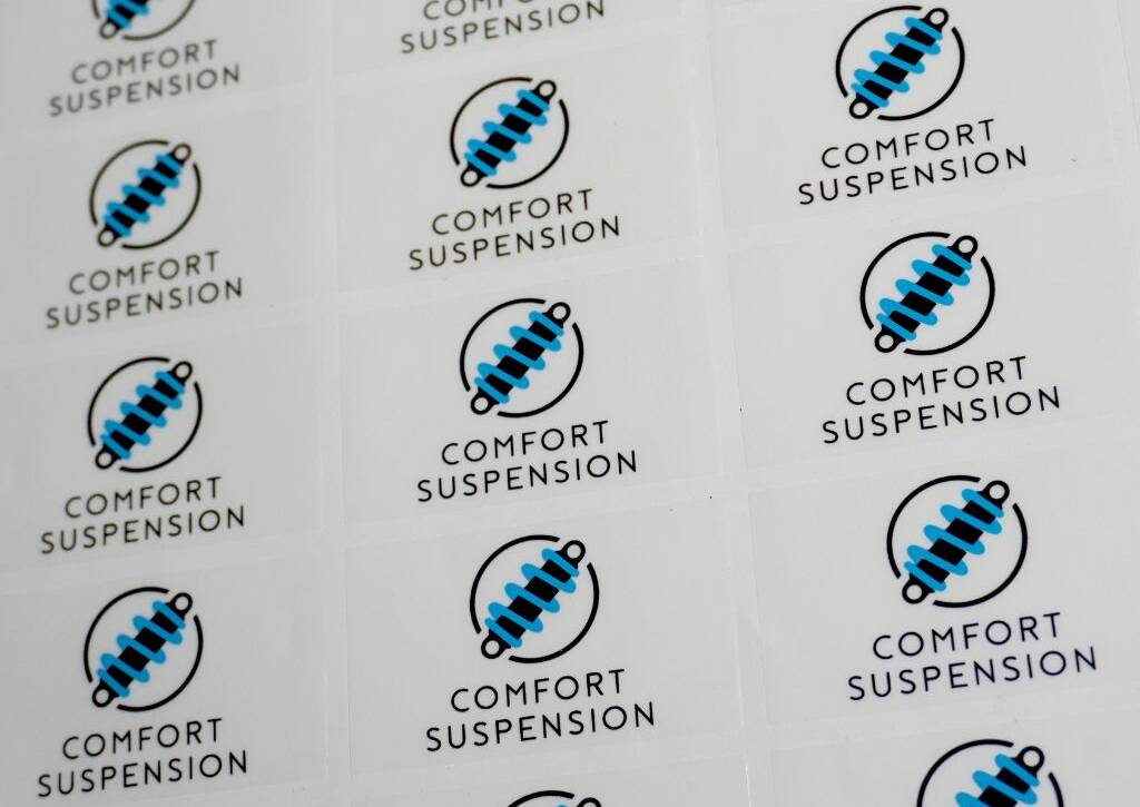 pegatina suspensión